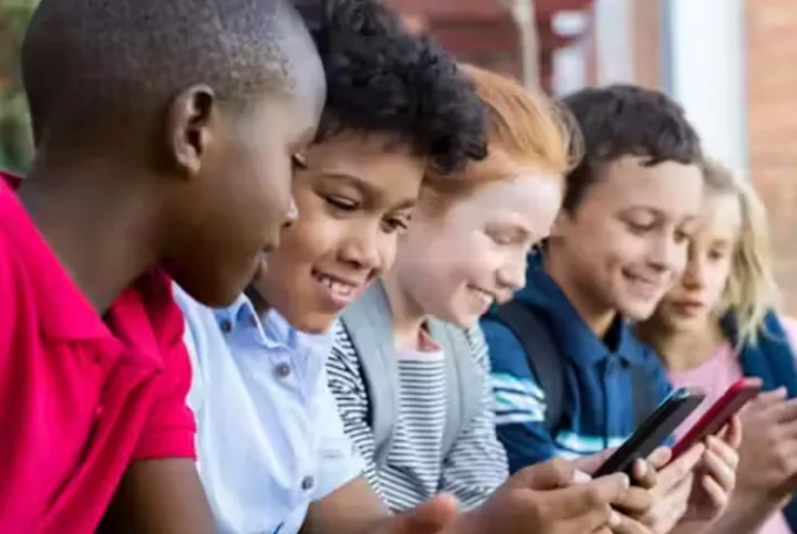 حزب کبکی ممنوعیت کامل استفاده از موبایل در مدارس را خواستار شد